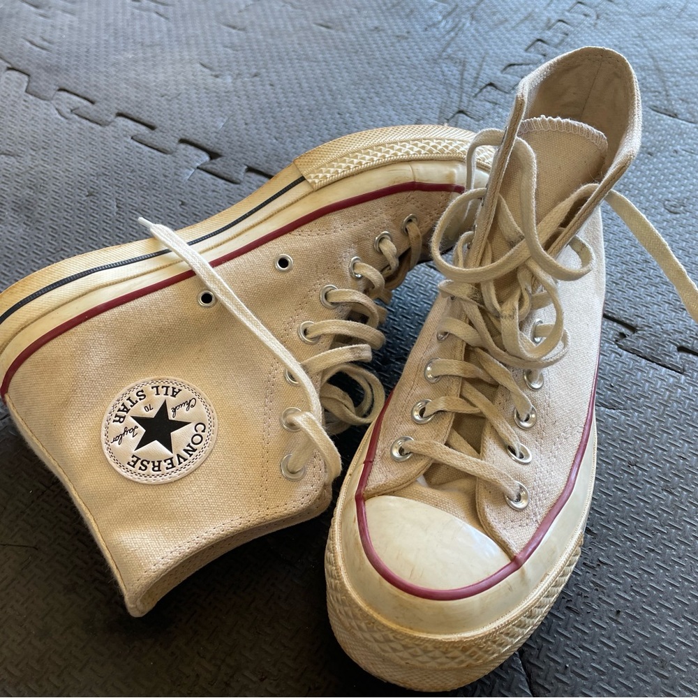 Converse Chuck Taylor All Stars barely worn size 6.5 men’s / 8.5 women’s cream